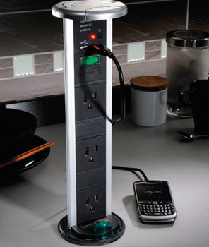 Station d'alimentation verticale SensioPod, 3 sorties CA, 2 ports USB, anti-éclaboussures